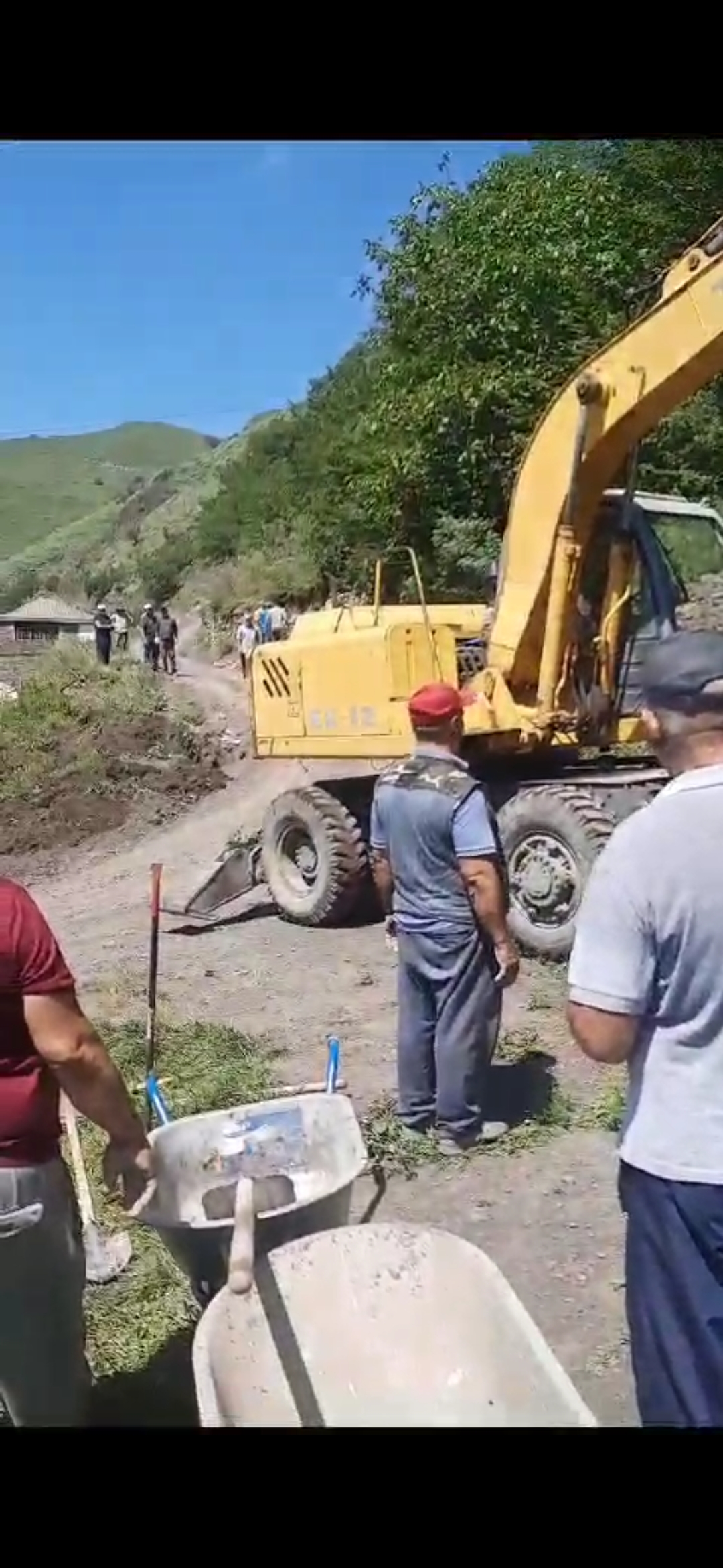 ремонт дорог в селении Ицари.