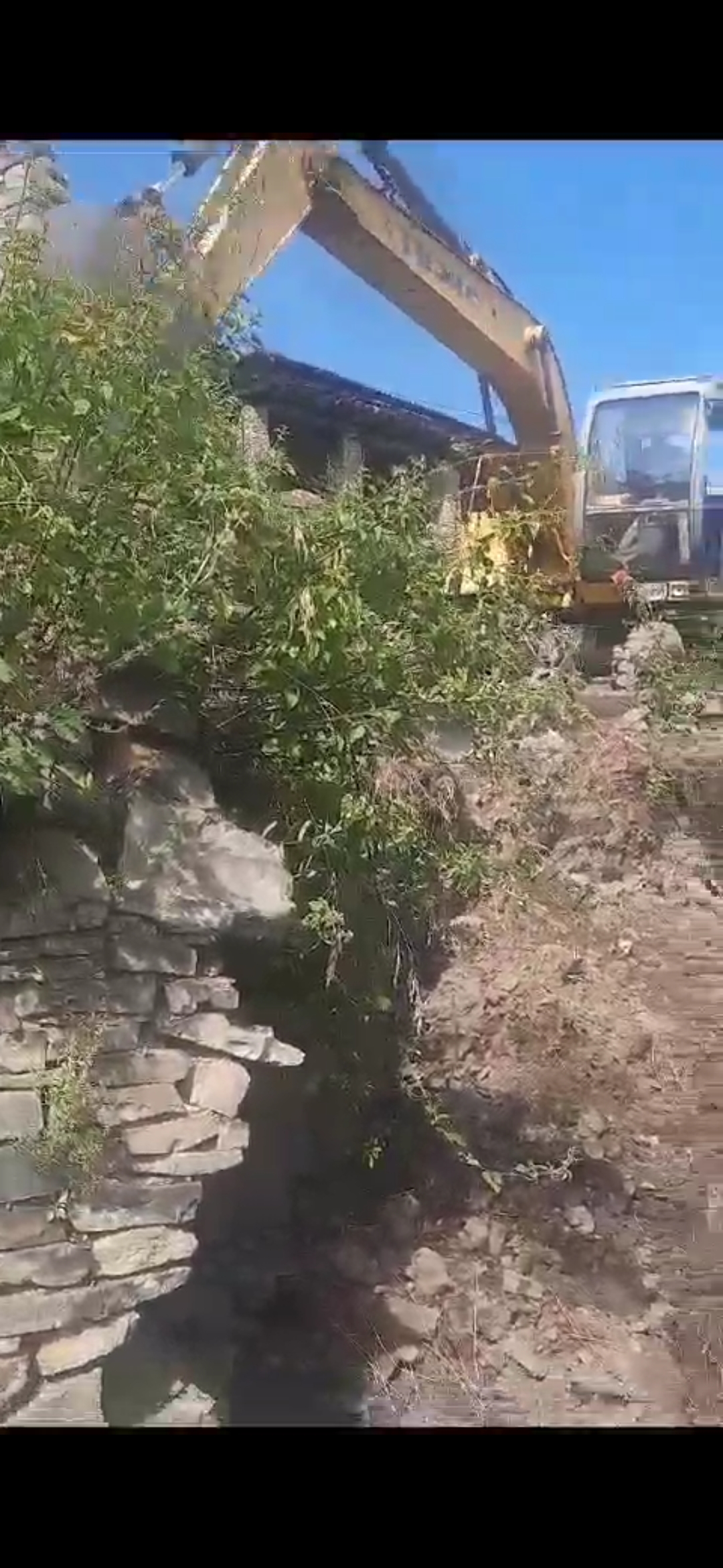 ремонт дорог в селении Ицари.
